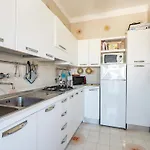 Guesthost - Margari Bright With Parking Apartman Otranto