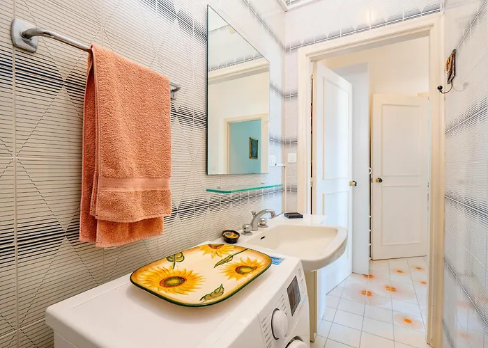 Guesthost - Margari Bright With Parking Daire *