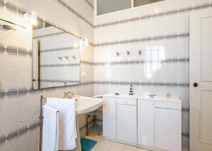 Guesthost - Margari Bright With Parking