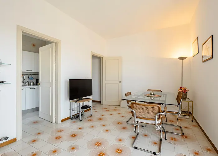 Guesthost - Margari Bright With Parking