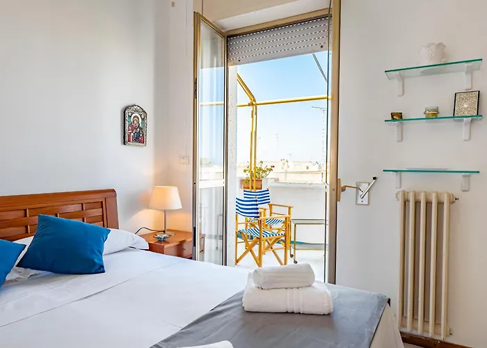 Guesthost - Margari Bright With Parking Daire Otranto