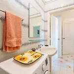 Guesthost - Margari Bright With Parking Apartment *