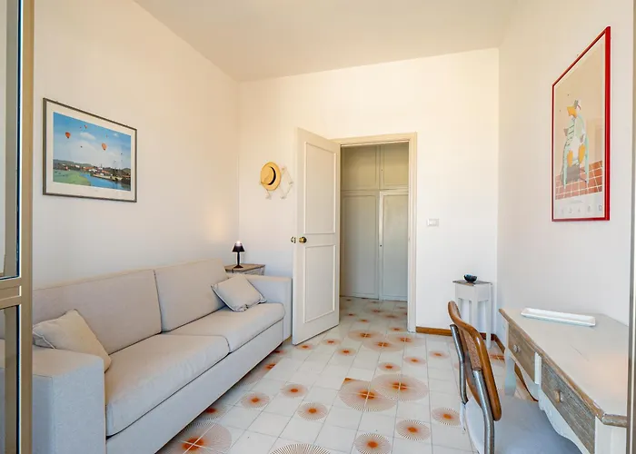 Guesthost - Margari Bright With Parking